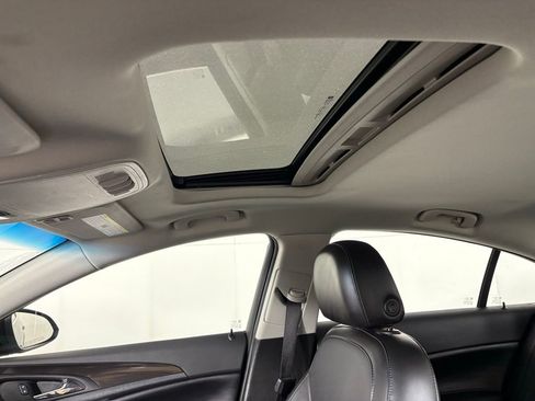 Used 2017 Buick Regal Sport Touring image 36