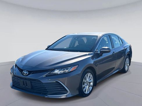 Used 2021 Toyota Camry LE image 8