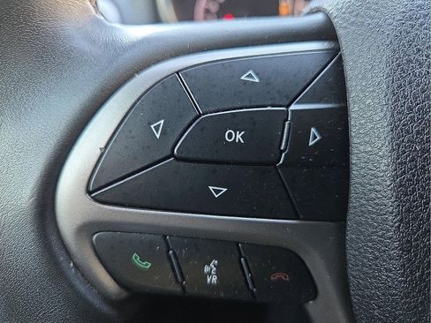 Used 2018 Jeep Grand Cherokee Laredo image 19