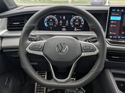 New 2026 Volkswagen Tiguan SE R-Line AWD/4WD image 13