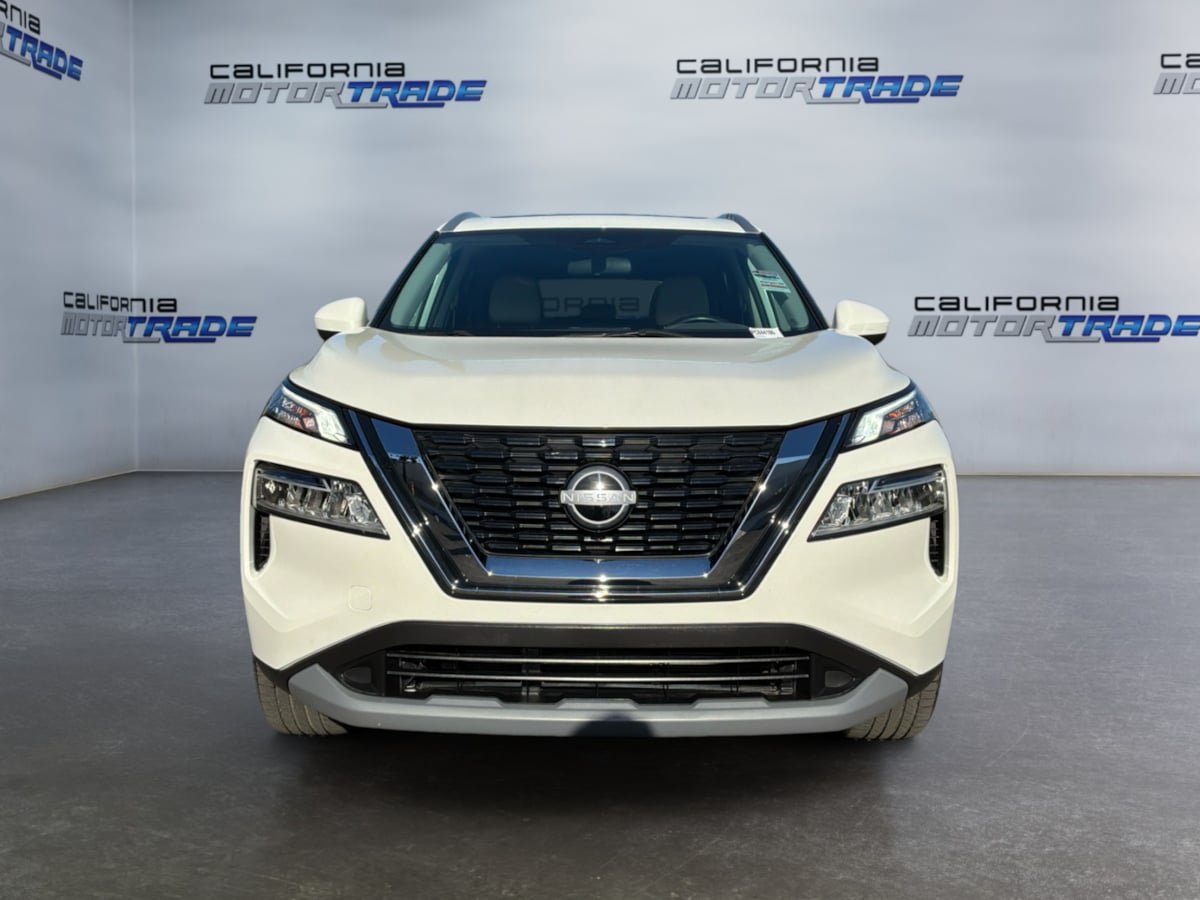 Used 2023 Nissan Rogue SV w/ SV Premium B Package FWD image 2