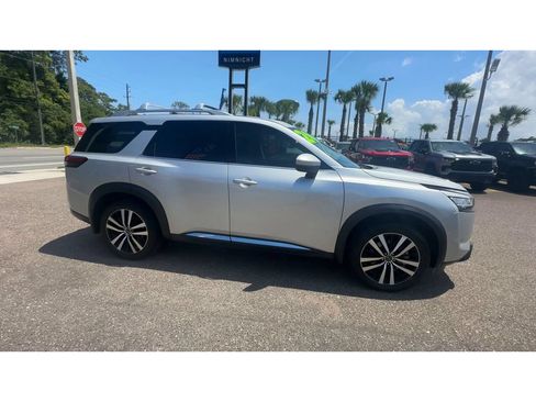 Used 2024 Nissan Pathfinder Platinum w/ Cargo Package FWD image 9