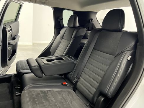Used 2025 Mitsubishi Outlander SE AWD/4WD image 16