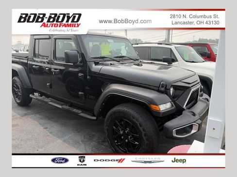 Used 2021 Jeep Gladiator Sport AWD/4WD image 1