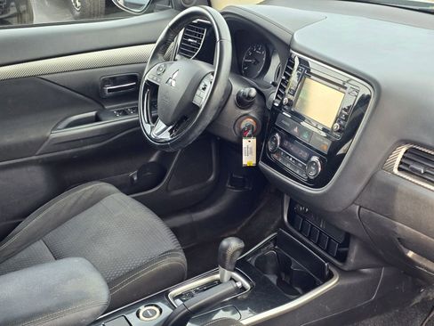 Used 2017 Mitsubishi Outlander ES AWD/4WD image 35