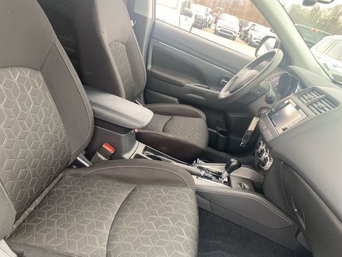 Used 2025 Mitsubishi Outlander Sport ES image 9