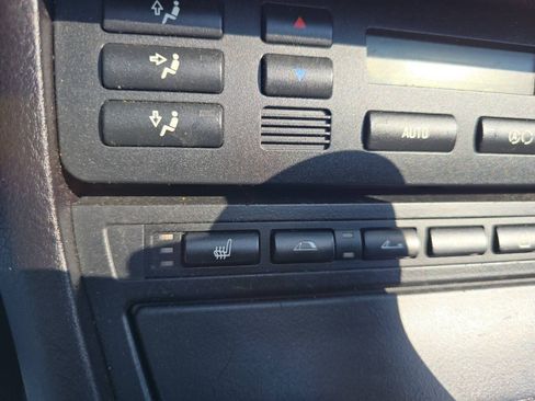 Used 2005 BMW 325Ci Convertible RWD image 39