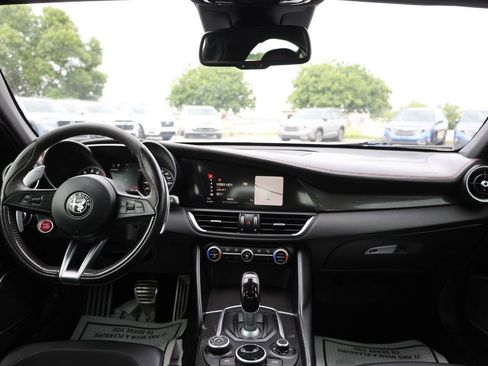 Used 2017 Alfa Romeo Giulia Quadrifoglio RWD image 14