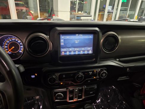 Used 2023 Jeep Gladiator Sport AWD/4WD image 24