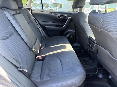 Used 2022 Toyota RAV4 LE AWD/4WD image 21