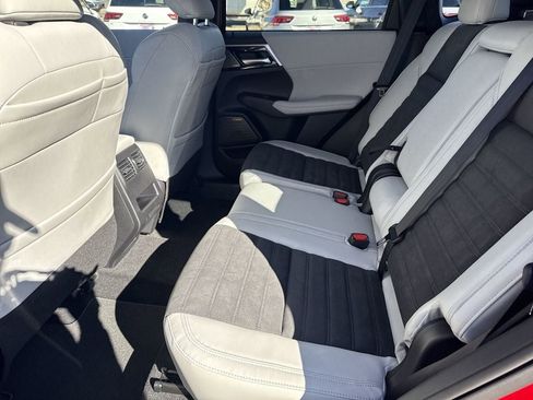 New 2025 Mitsubishi Outlander SE image 29