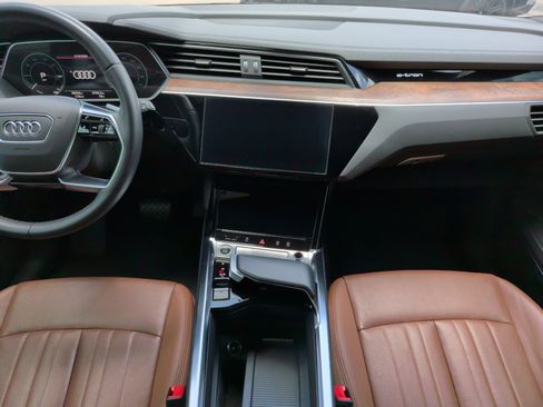 Used 2023 Audi e-tron Premium Plus w/ Premium Plus Package AWD/4WD image 35