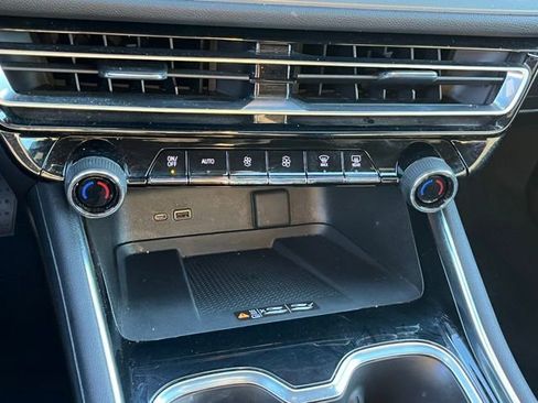 Used 2024 Chevrolet Traverse LT image 29