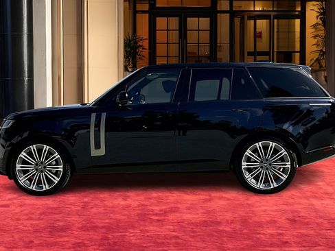 New 2025 Land Rover Range Rover SE image 3