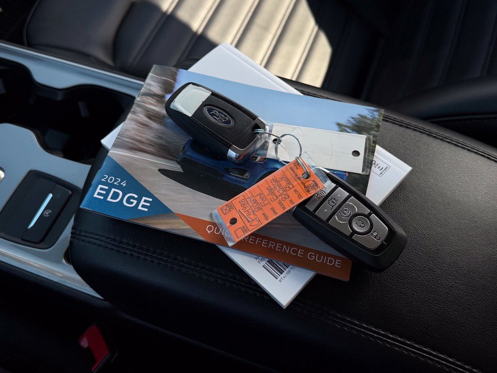 Used 2024 Ford Edge SEL w/ Convenience Package AWD/4WD image 4