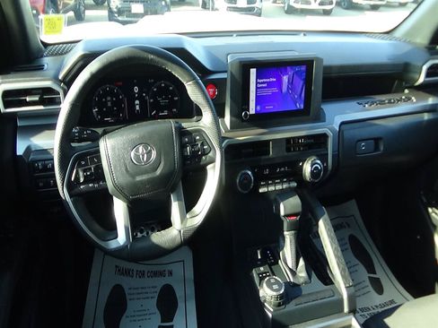 Used 2025 Toyota Tacoma TRD Sport AWD/4WD image 15