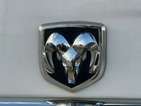 Used 2005 Dodge Durango Limited w/ Trailer Tow Group RWD image 32