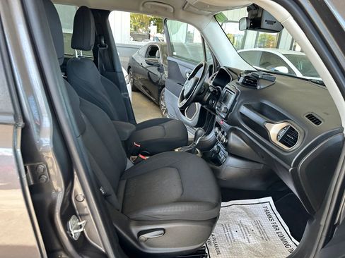 Used 2017 Jeep Renegade Latitude AWD/4WD image 15