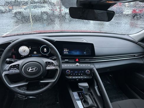 Certified 2025 Hyundai Elantra SEL image 21