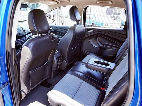 Used 2018 Ford Escape SE w/ SE Sport Appearance Package FWD image 16