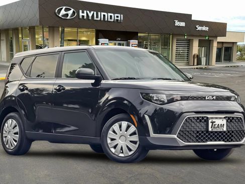 Used 2023 Kia Soul LX FWD image 2