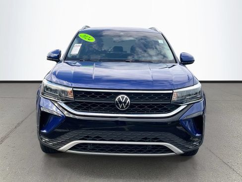 Used 2024 Volkswagen Taos SE FWD image 2
