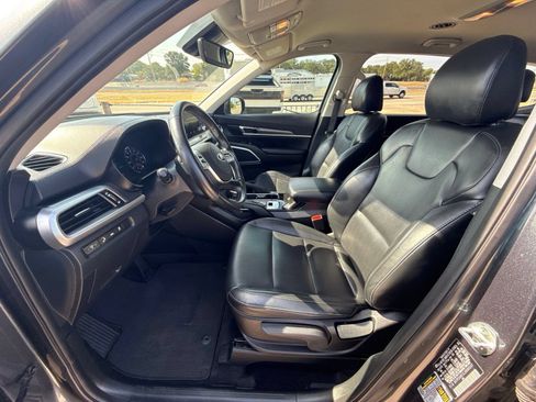 Used 2020 Kia Telluride LX FWD image 9