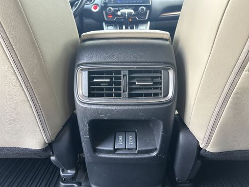 Used 2018 Honda CR-V Touring image 19