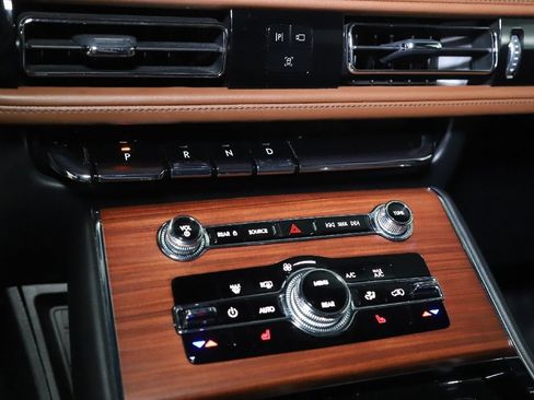 Certified 2023 Lincoln Aviator Reserve AWD/4WD image 27