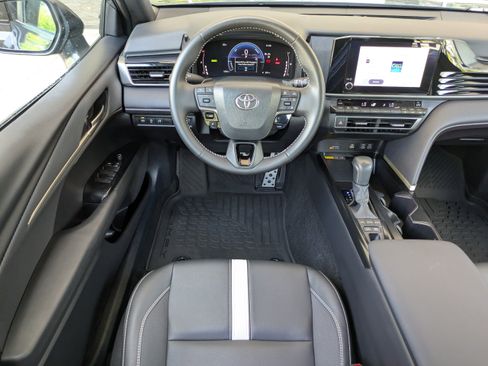 Used 2025 Toyota Camry SE FWD image 16
