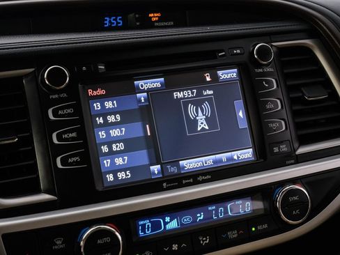 Used 2019 Toyota Highlander XLE FWD image 30