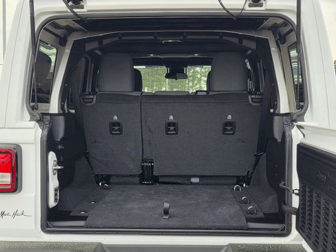 Used 2025 Jeep Wrangler Sport S image 25