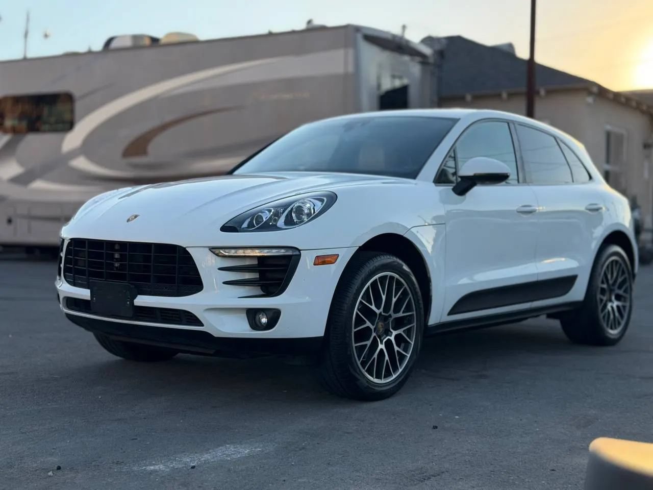 Used 2017 Porsche Macan AWD/4WD image 5