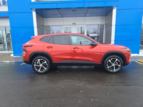 Certified 2024 Chevrolet Trax RS w/ Driver Confidence Package image 16