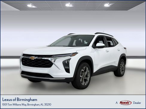 Used 2026 Chevrolet Trax LT w/ Driver Confidence Package FWD image 1