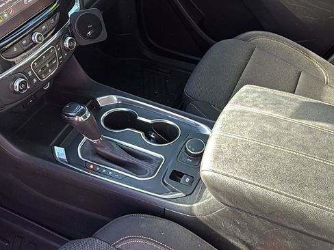 Used 2020 Chevrolet Traverse LT image 13