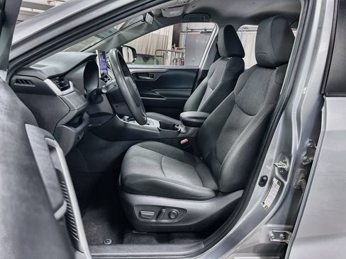 Used 2023 Toyota RAV4 XLE AWD/4WD image 12