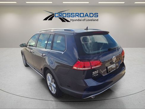 Used 2018 Volkswagen Golf Alltrack SE image 3