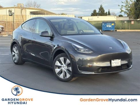 Used 2024 Tesla Model Y image 1