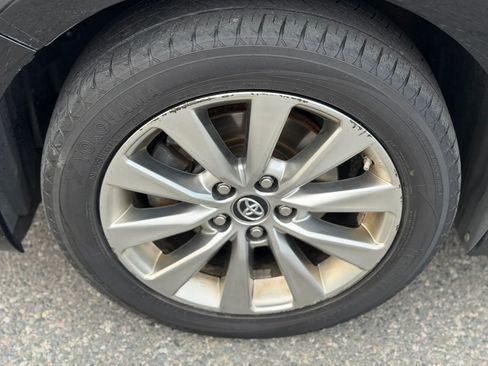 Used 2017 Toyota Camry XLE image 34