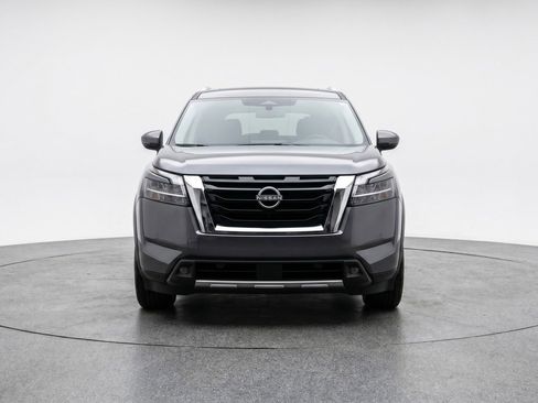 Used 2025 Nissan Pathfinder SV AWD/4WD image 2