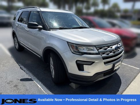 Used 2019 Ford Explorer XLT FWD image 1