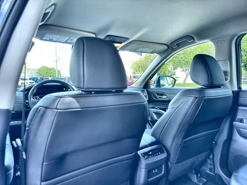Used 2025 Nissan Pathfinder SL AWD/4WD image 23