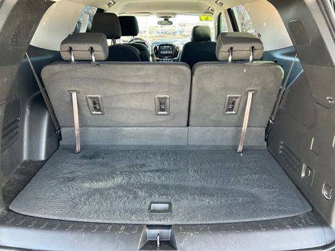 Used 2019 Chevrolet Traverse LT image 16
