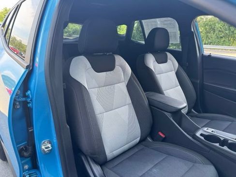 Used 2025 Chevrolet Trax RS w/ Driver Confidence Package FWD image 37