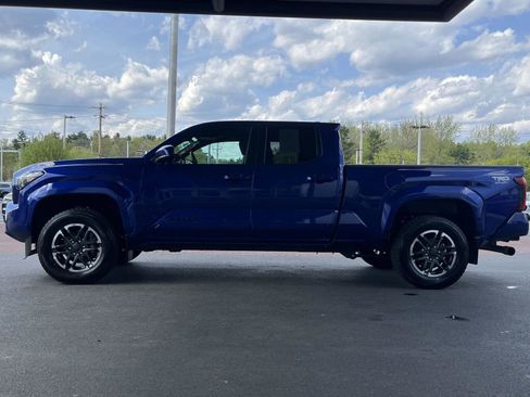 Used 2024 Toyota Tacoma TRD Sport AWD/4WD image 9