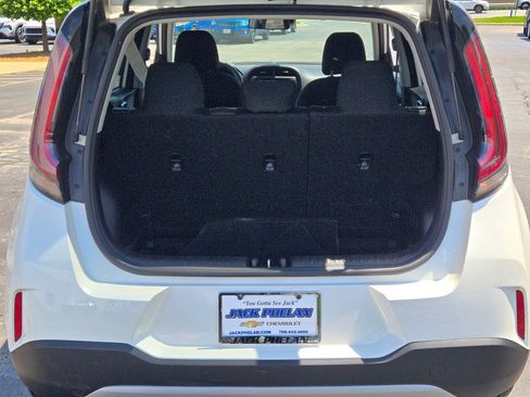 Used 2025 Kia Soul LX w/ LX Technology Package FWD image 13