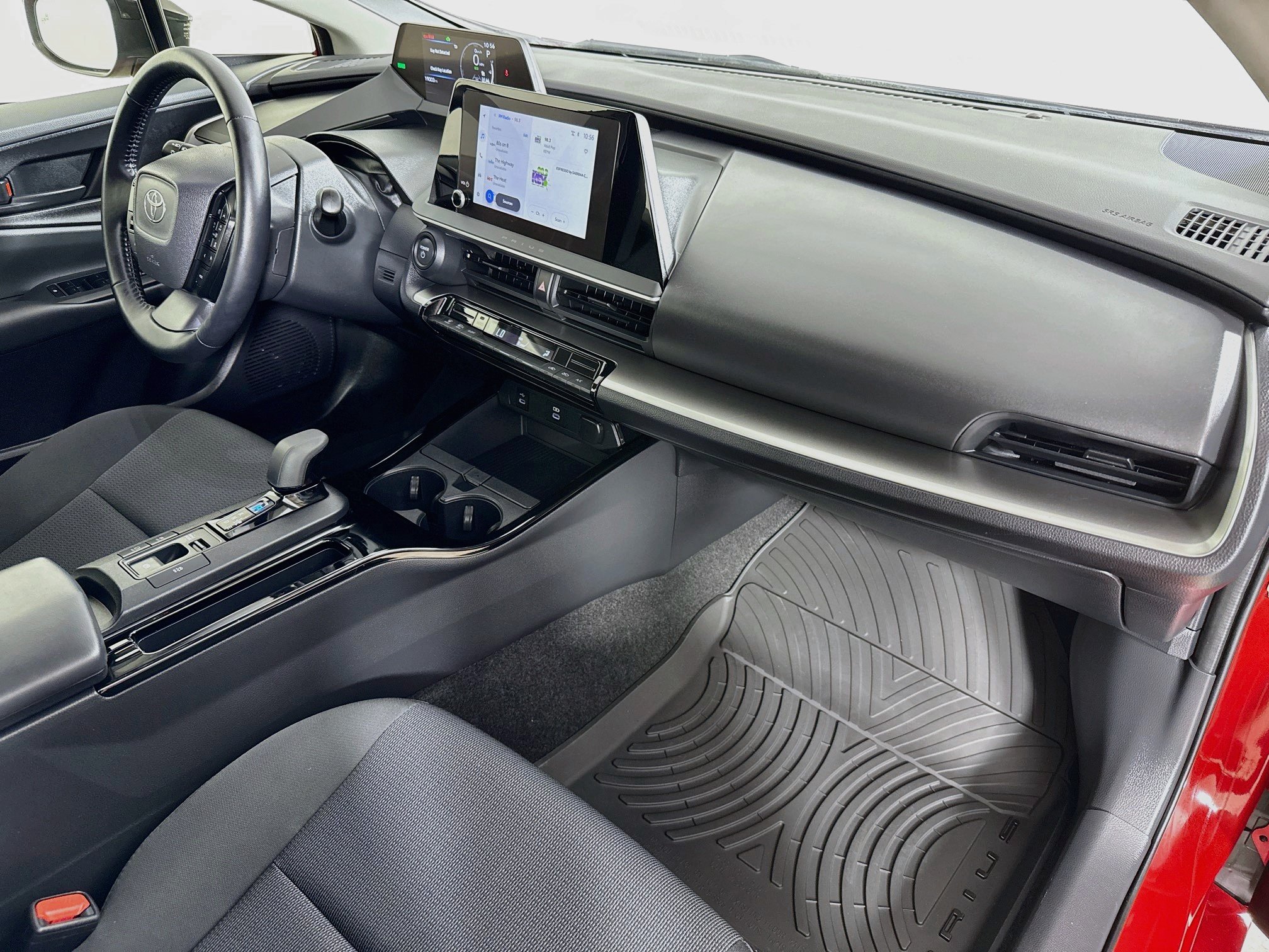 Certified 2025 Toyota Prius LE FWD image 29