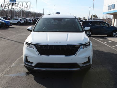 Used 2024 Kia Carnival EX image 9