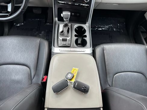 Used 2022 Kia Carnival LX FWD image 23